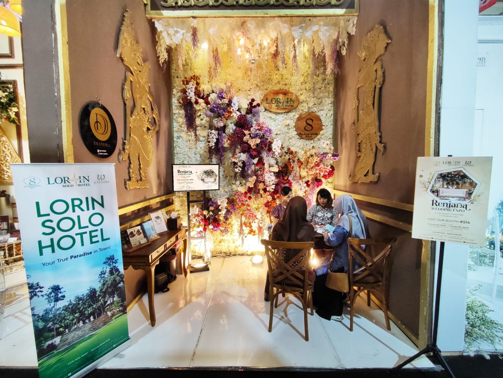 Both Lorin Solo Hotel saat Wedding Expo di Solo Paragon Lifestyle Mall, Jumat-Minggu (3-5/11/2023).