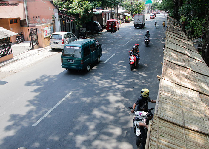 Persiapan haul Habil Ali bin Muhammad Al-Habsyi di Jalan Kapten Mulyadi, Pasar Kliwon.
