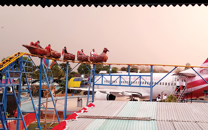 WAHANA BARU: Kereta luncur yang dinamai Derkuku Coaster di Edupark Intanpari.