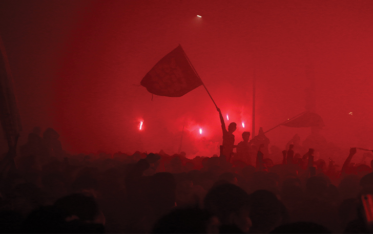 Pesta Flare merayakan 100 tahun Persis Solo di sepanjang Jalan Slamet Riyadi, Rabu (8/1/) dini hari.