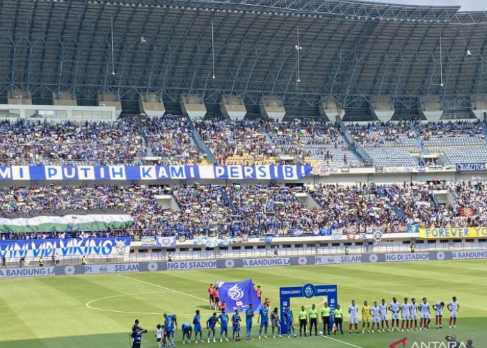 Pertandingan Persib Bandung vs Arema FC dalam lanjutan Liga 1 di Stadion GBLA, Bandung, Rabu (8/11/2023).