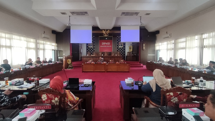 Public hearing pelayanan kesehatan rujukan peserta JKN di ruang Graha Paripurna DPRD Wonogiri, Kamis (9/11/2023).