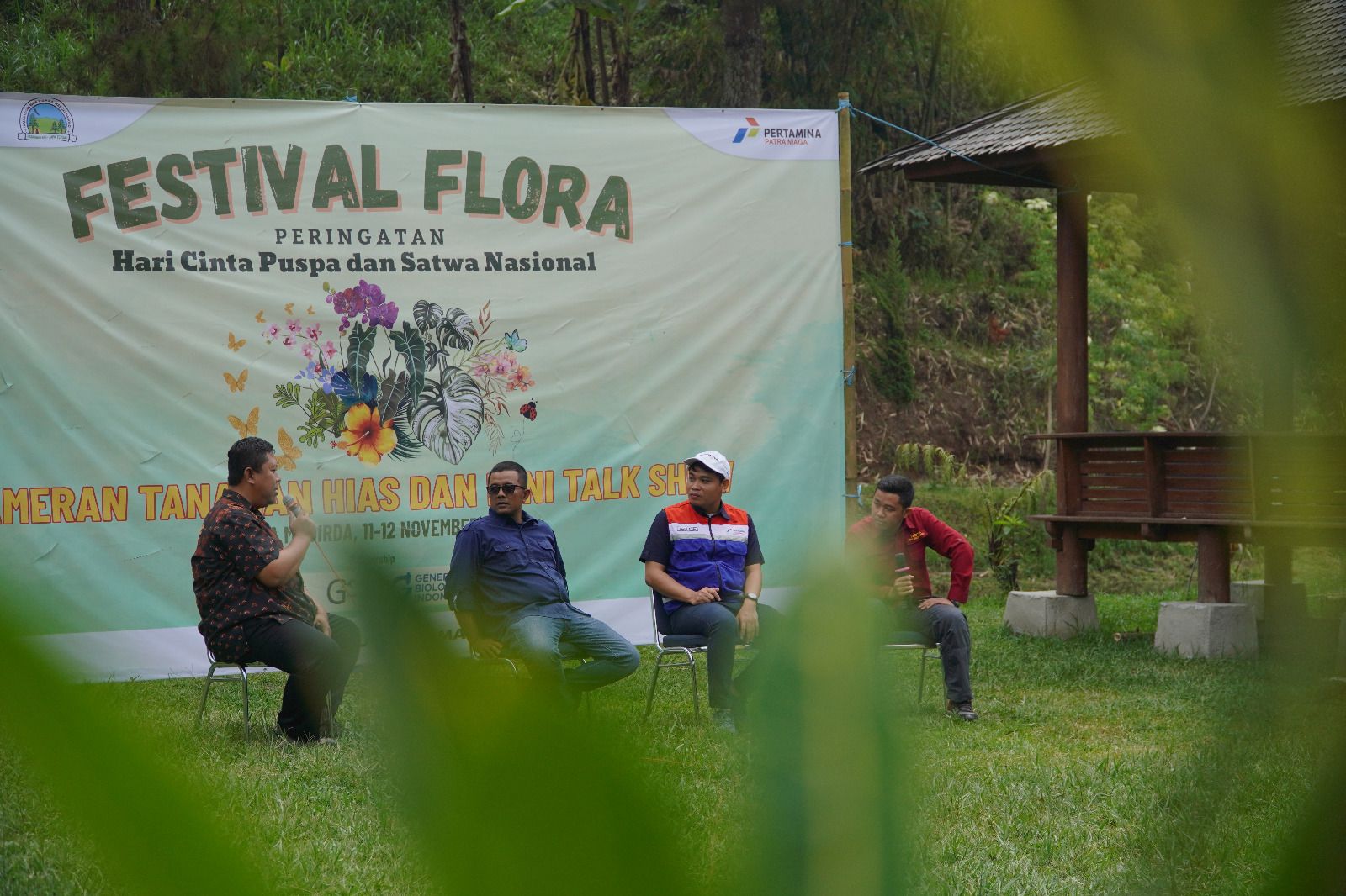 Talkshow Festival Flora yang digelar Pertamina Patra Niaga Regional JBT melalui Depot Pengisian Pesawat Udara Adi Sumarmo di Telaga Madirda, Ngargoyoso, Karanganyar, Sabtu (11/11/2023).