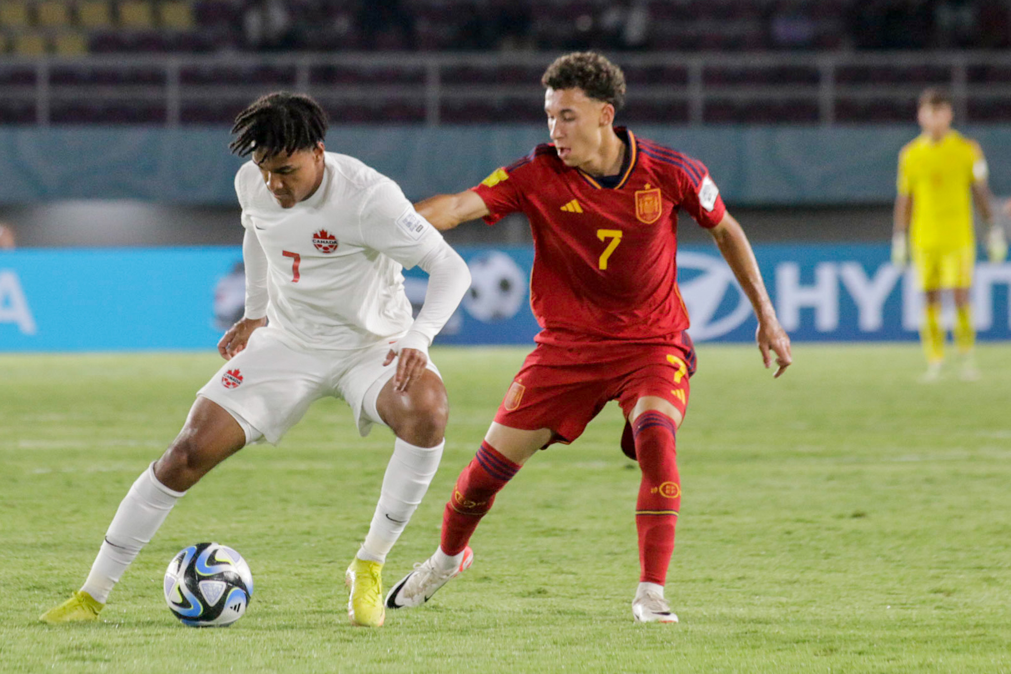 Laga Timnas Kanada melawan Spanyol di  ajang PIala Dunia U-17 di Stadion manahan Solo, 10 November.  (M. IHSAN/RADAR SOLO)