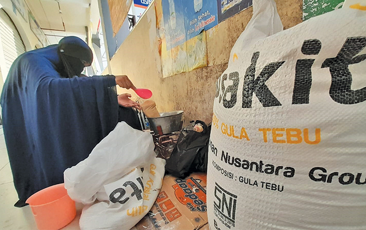 KEBUTUHAN POKOK: Harga gula pasir di sejumlah pasar tradisional naik, beberapa waktu terakhir.