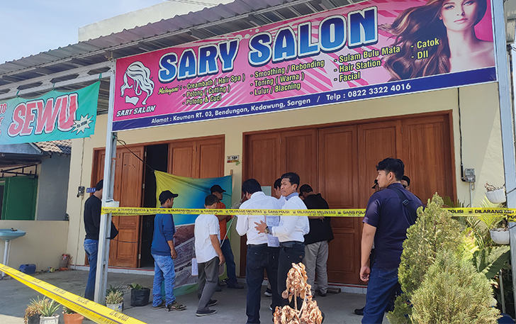 SAKSI BISU: Lokasi pembunuhan pemilik usaha salon di Desa Bendungan, Kecamatan Kedawung, Jumat (11/8) lalu.