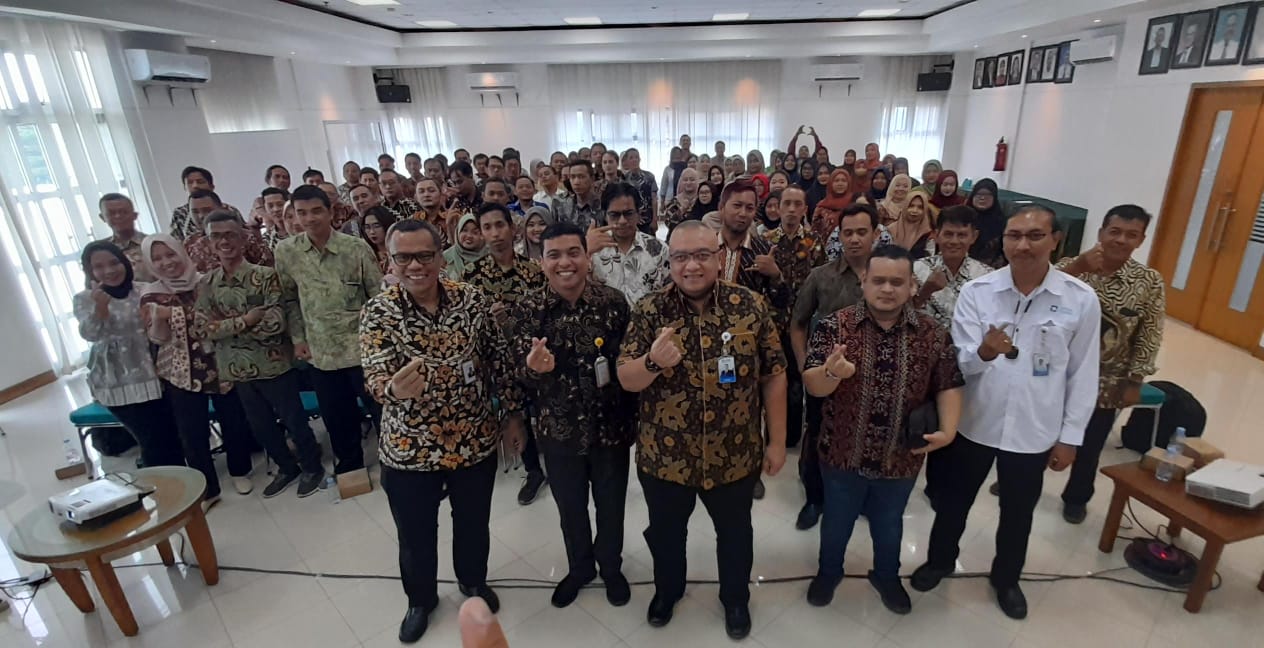 Direktur Bisnis LPDB KUMKM Krisdianto Soedarmono (tengah) di sela rakor dan sosialisasi kerjasama dengan swamitra Soloraya di aula KB Bukopin Kota Solo, Selasa (14/11/2023).