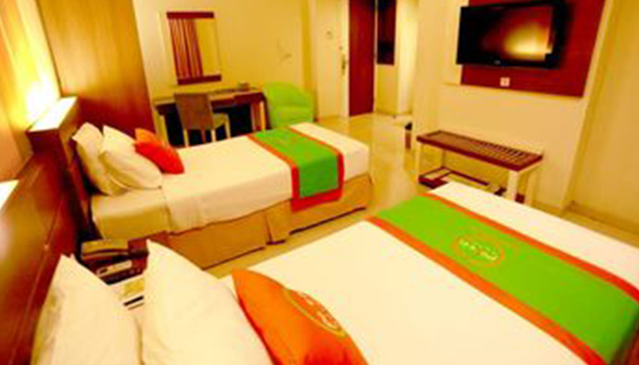 Kamar Pose In Hotel