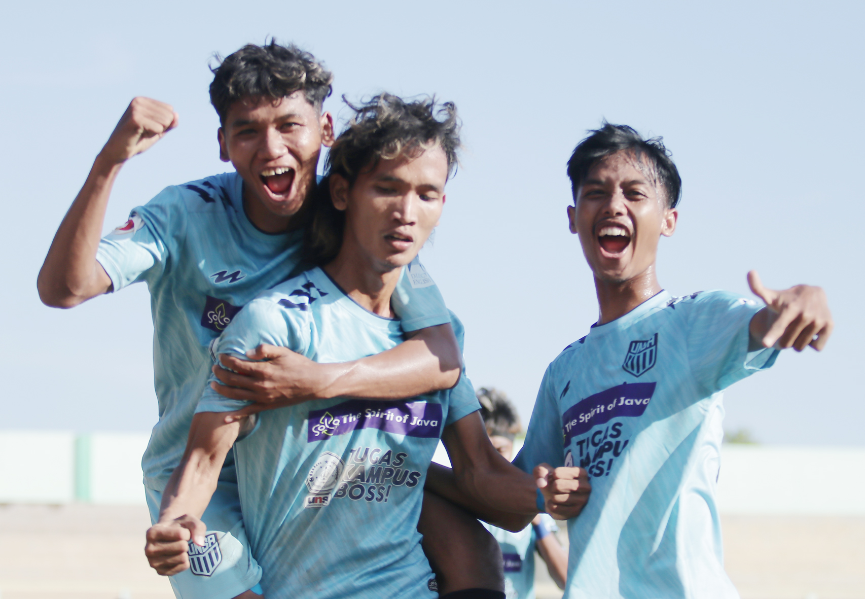 Para pemain UNSA FC merayakan golnya ke gawang Persika Karanganyar di Stadion Trikoyo, Minggu (UNSA FC OFFICIAL)