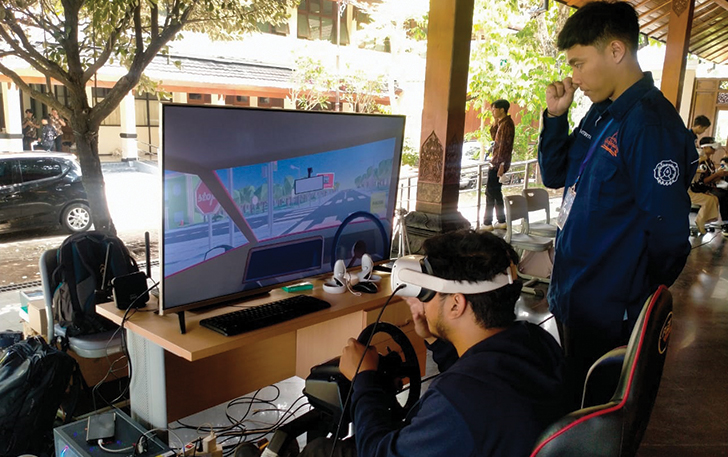 CANGGIH: Siswa mencoba teknologi AI dalam sebuah game yang baru dibuat.