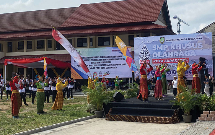 Seremonial dalam rangka peresmian Sekolah Khusus Olahraga (SKO) jenjang SMP di Kota Solo, Jumat (24/11).