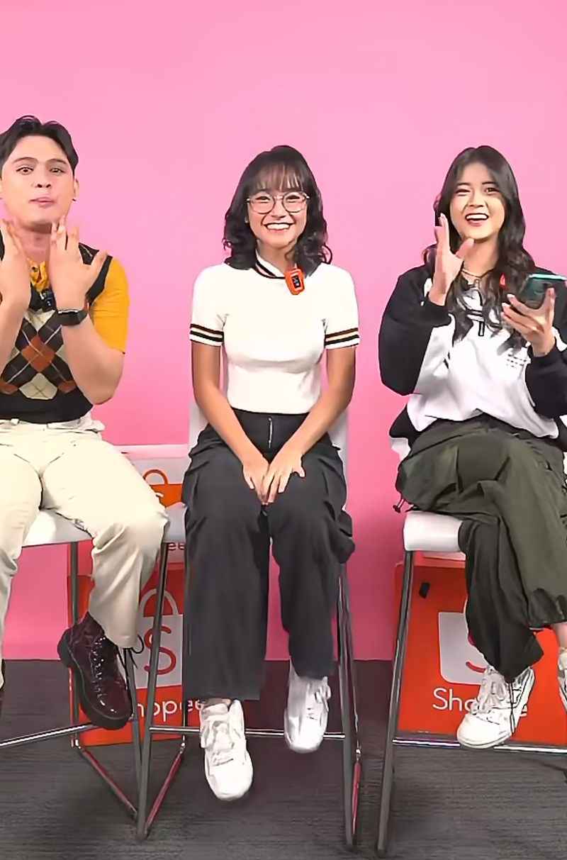 Penampilan dua member JKT48 Freya dan Christy di live streaming Shopee Live melalui akun toko @OfficialJKT48 pada Kamis (23/11/2023) kemarin.