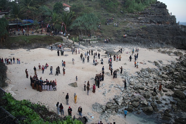 Pantai Sembukan menjadi salah satu potensi alam yang dimiliki Kabupaten Wonogiri.