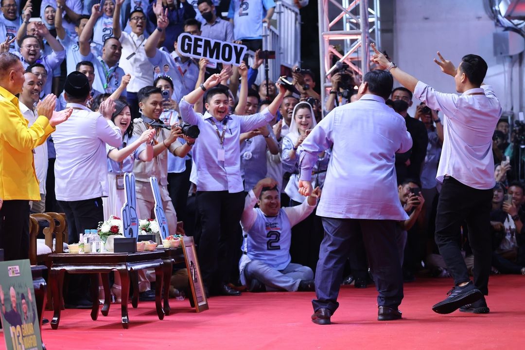 Capres-Cawapres Prabowo-Gibran sapa pendukungnya.
