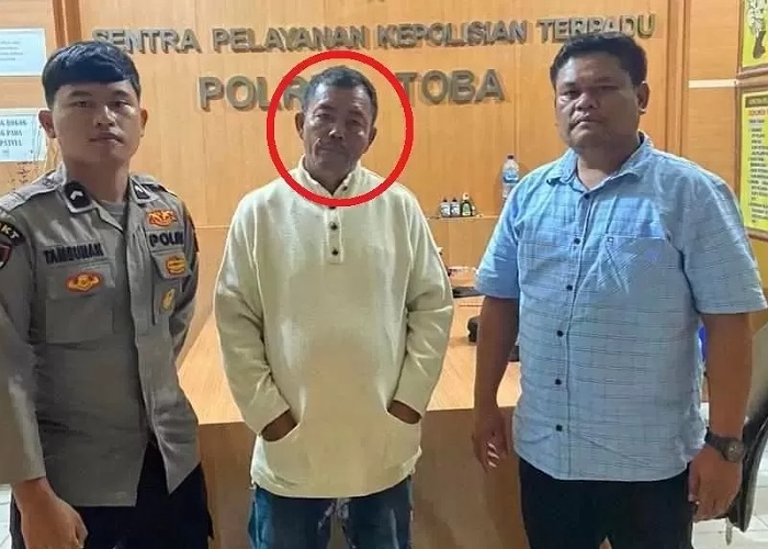 Lukman Doloksaribu (tengah) usai ditangkap polisi.