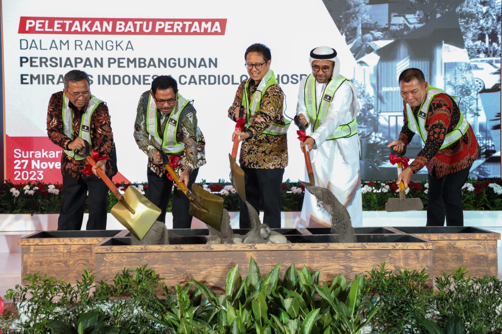 Peletakan batu pertama RS Kardiologi Emirates-Indonesia di Solo Technopark, Kecamatan Jebres, Kota Solo, Senin (27/11/2023).