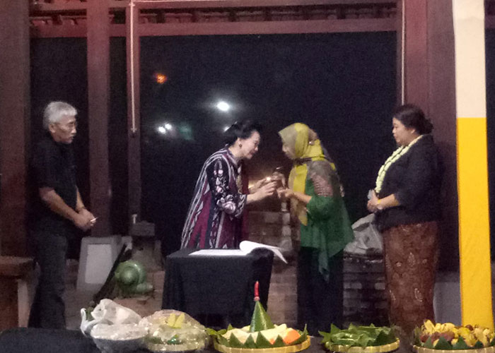 Keluarga mantan Menteri Perindustrian AR Soehoed menyerahkan koleksi senjata tradisional ke Museum Keris Nusantara, beberapa waktu lalu.
