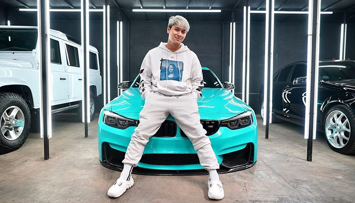 Foto Rizky Billar dan Mobil Koleksinya