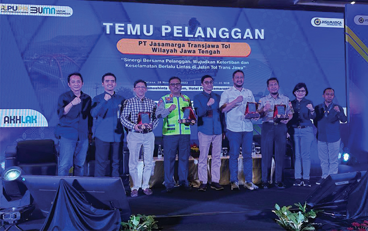 PT Jasamarga Transjawa Tol (JTT) bersama anak perusahaan jalan tol di wilayah Jawa Tengah menggelar kegiatan temu pelanggan, Selasa (28/11/2023).