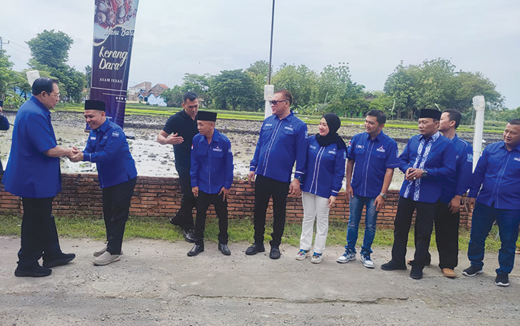 Susilo Bambang Yudhoyono menghadiri konsolidasi kemenangan Prabowo-Gibran di Sragen, Jumat (1/12).