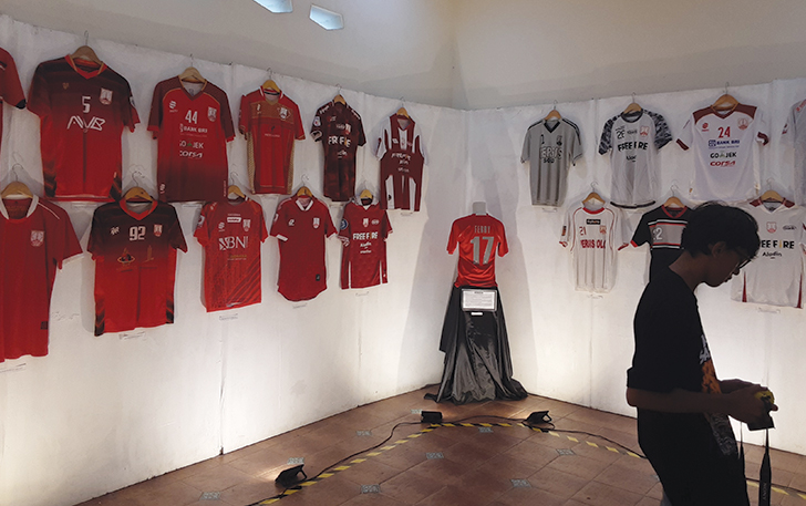 MEMORABILIA: Jersey Persis Solo di pameran Campus Bois 1923 di Ndalem Djojokoesoeman, 2-3 Desember.