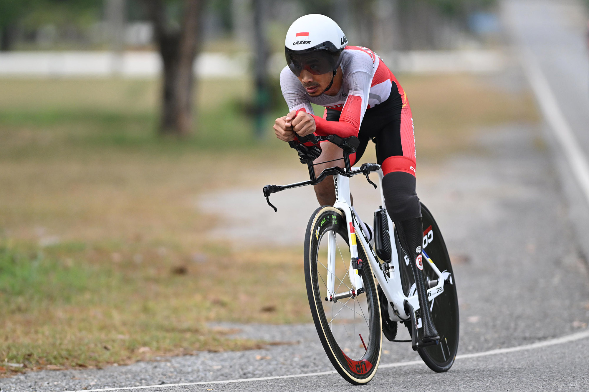 Atlet para balap sepeda Indonesia, Muhammad Fadli dalam pertandingan nomor Individual Time Trial C4 Putra di Suranaree University of Technologi, Nakhon Ratchasima, Thailand, Senin (4/12/2023). Fadli berhasil meraih medali emas di nomor ini dengan catatan