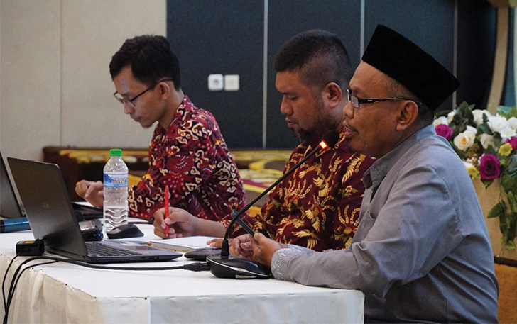 Ketua Yayasan Nur Hidayah Surakarta  Kasori Mujahid memberikan keterangan.