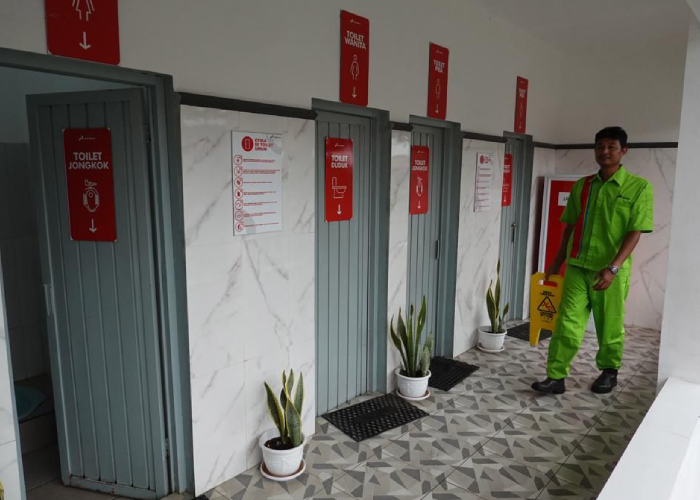 Fasilitas toilet di&nbsp;SPBU Candimas 44.532.17, Cilacap yang bersih dan nyaman. SPBU itu mengikuti program retail make over.