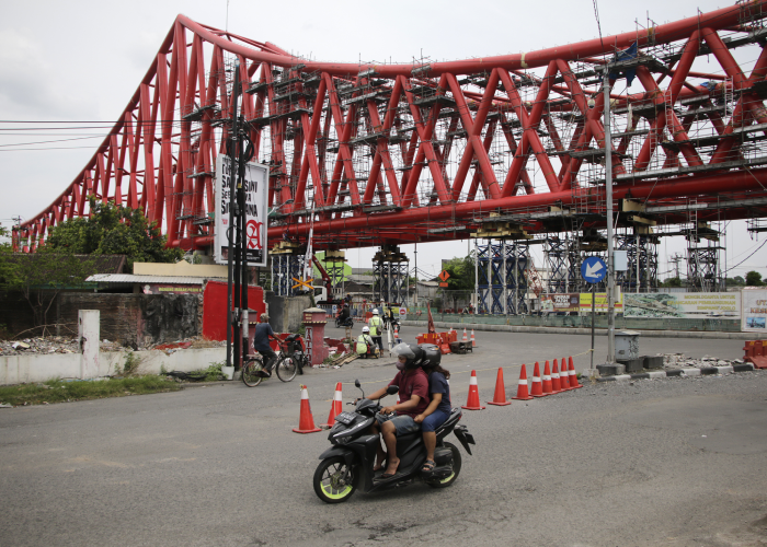 Lalu lintas di Simpang Joglo akan dibuka untuk kendaraan pribadi dan kendaraan barang sumbu II pada Selasa (5/12) malam.