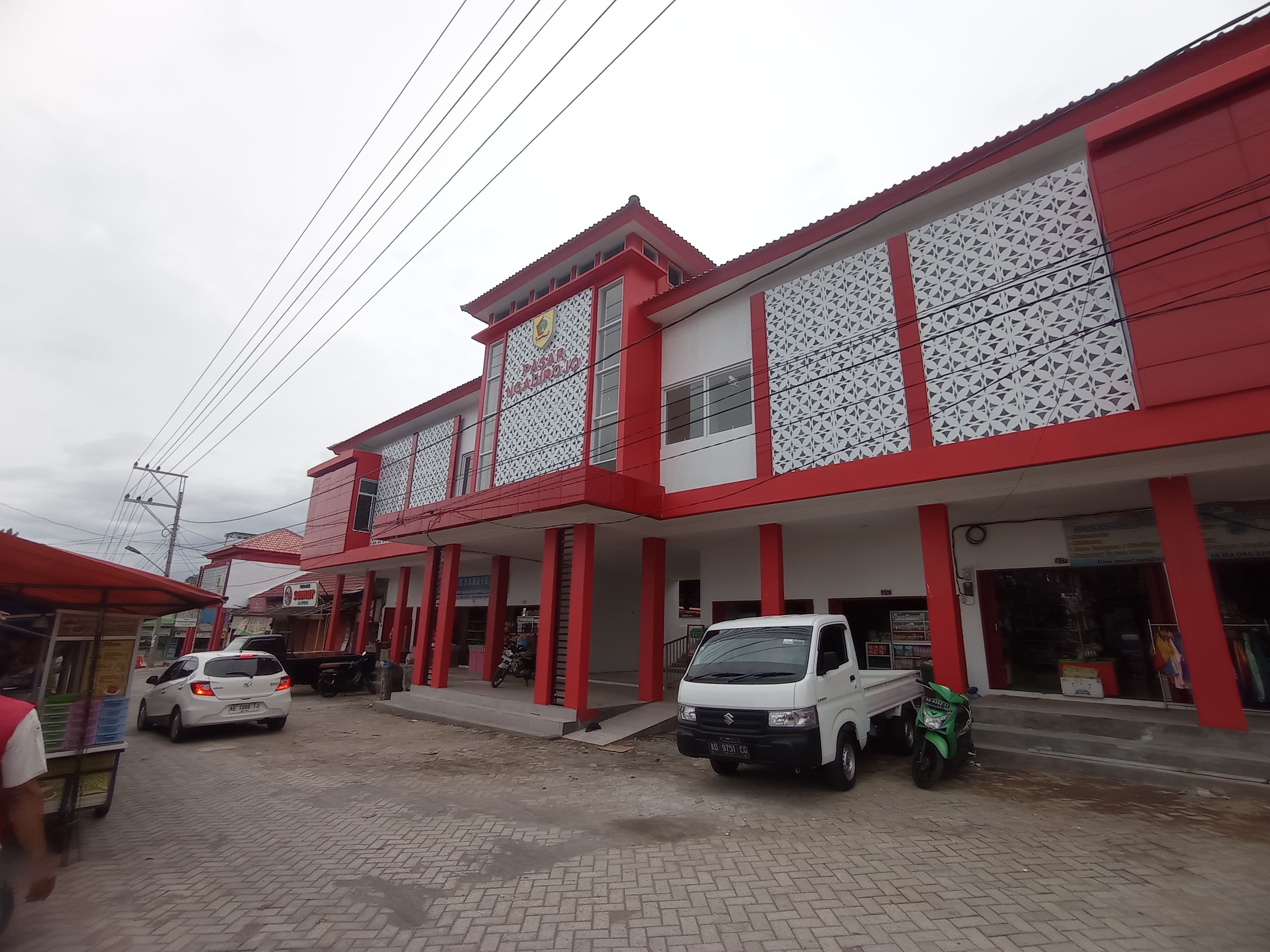 Proses revitalisasi Pasar Ngadirojo yang telah rampung 100 persen. (IWAN ADI LUHUNG/RADAR SOLO)