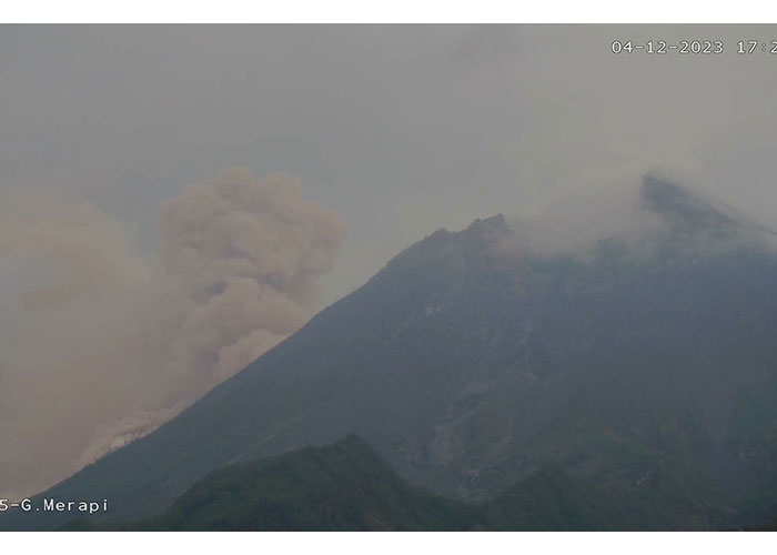 Awan panas guguran Gunung Merapi mengarah ke selatan-barat daya atau Kali Boyong.