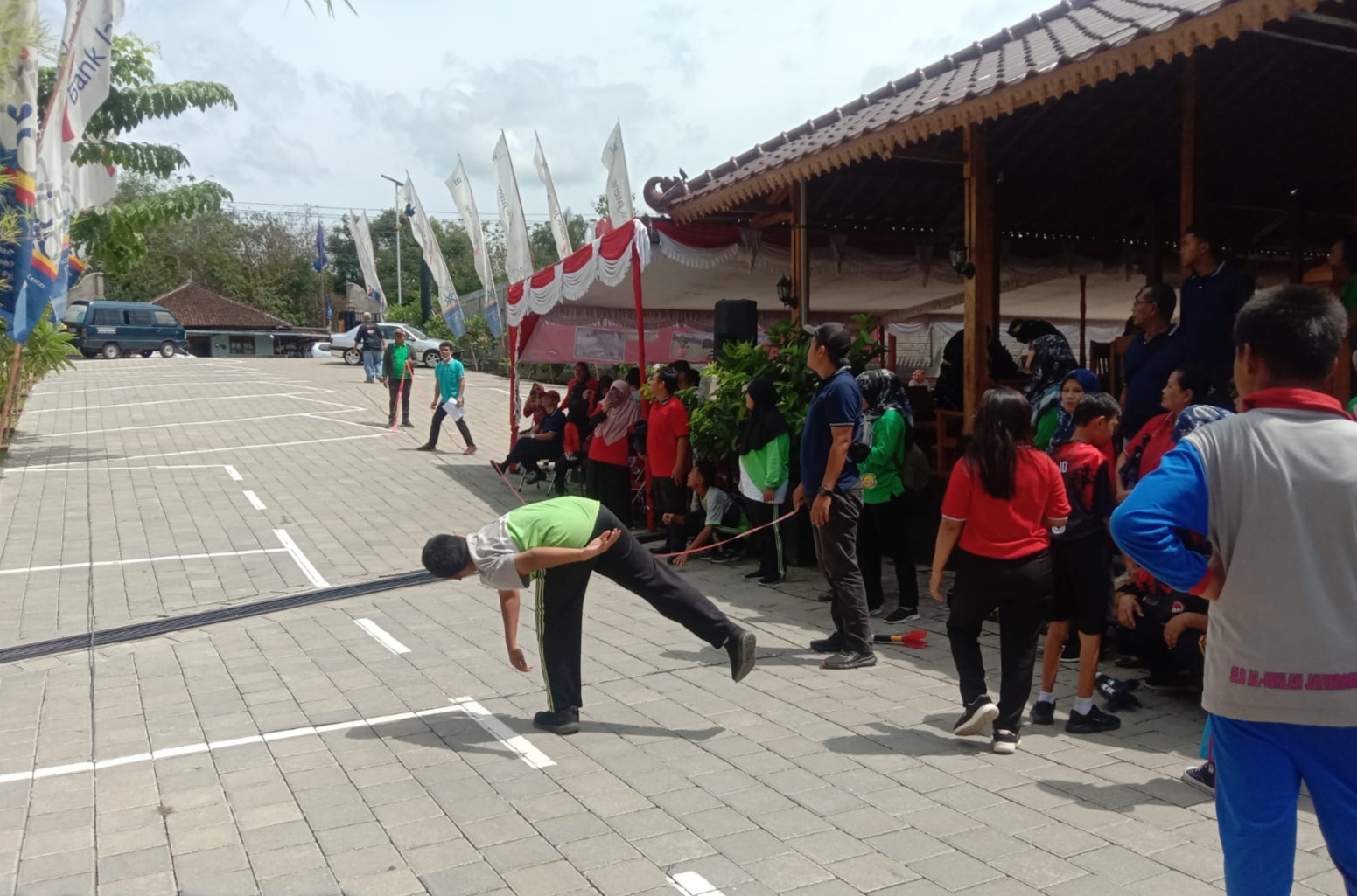 Lomba dalam peringatan Hari Disabilitas Internasional di Ndalem Norogo, Sabtu (2/12/2023).