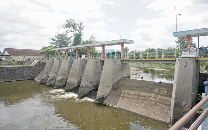 RUTIN DIPANTAU: Kondisi Bendungan Tukuman di Sungai Dengkeng, Desa Plosowangi, Kecamatan Cawas.