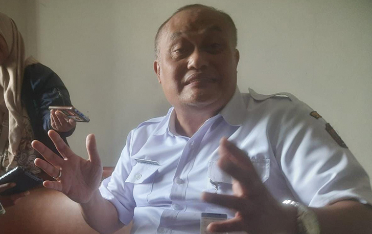 Sekretaris Dinas Kearsipan dan Perpustakaan (Disarpus) Karanganyar Teguh Haryono. Sebelum dimutasi, Teguh merupakan Camat Jaten.