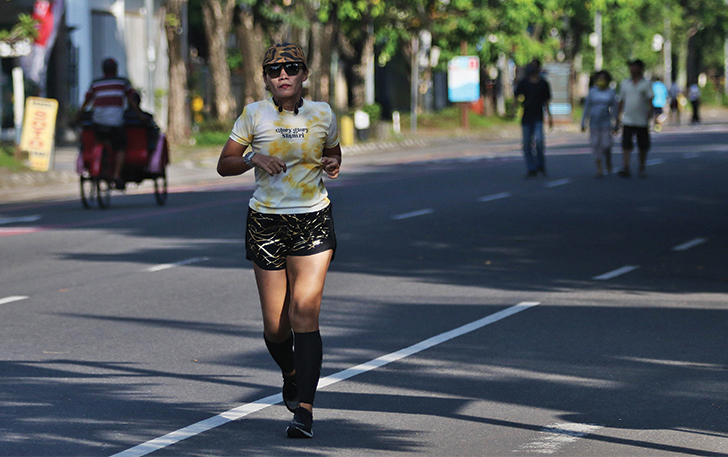 RUANG PUBLIK: Warga Solo tengah berolahraga di kawasan Car Free Day (CFD) Jalan Slamet Riyadi, belum lama ini.