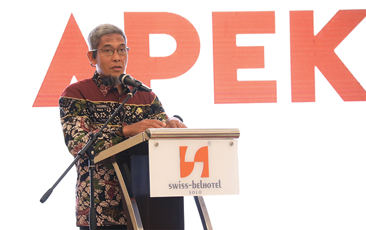 Sekretaris Daerah Provinsi Jawa Tengah Sumarno saat membuka Musyawarah Komisariat Wilayah (Muskomwil) III Apeksi di Hotel Swissbell Surakarta, Kamis (7/12/2023)