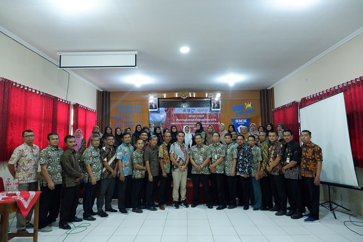 Para guru SMKN 5 Sukoharjo di sela kegiatan workshop, Jumat (8/12/2023).