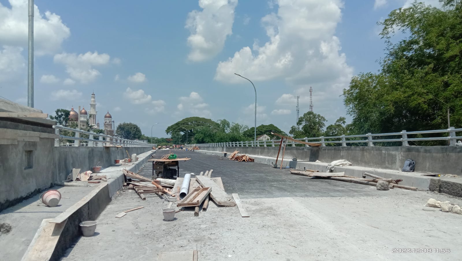 TINGGAL FINISHING: Jembatan Ganefo yang menghubungkan Ngrampal dengan Tangen bakal selesai akhir tahun ini.