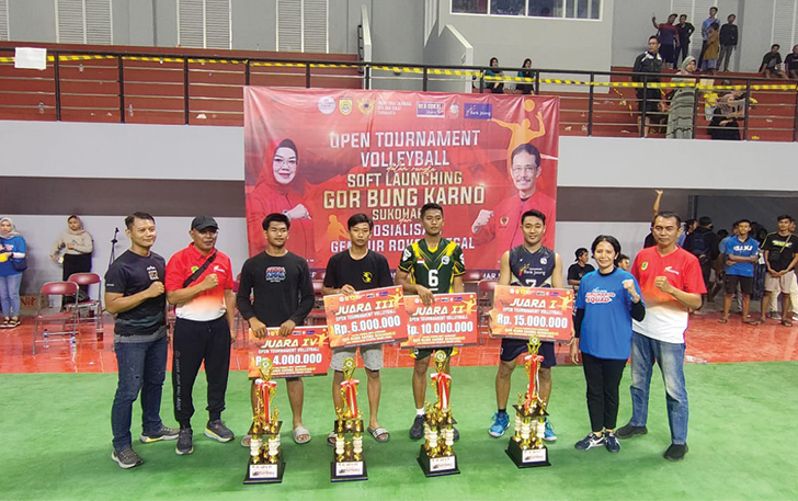 SOFT LAUNCHING: Kompetisi bola voli di GOR Bung Karno Sukoharjo.