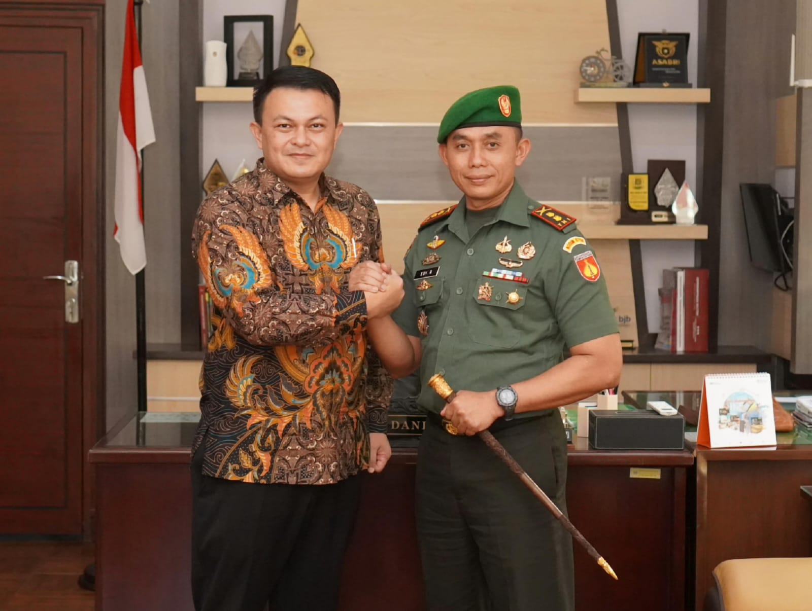 Setiawan, pendiri komunitas AD 1 PM Indonesia (kiri) bertemu Dandim 0728/Wonogiri Letkol Inf  Edi Ristriyono, S.Pd., M.I.P. untuk menguatkan sinergisitas.