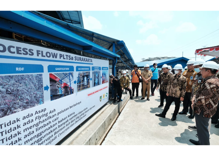Rombongan Wali Kota Solo Gibran Rakabuming Raka bersama perwakilan bupati se Solo Raya, didampingi PT SCMPP, PLN, dan Kementerian ESDM di PLTSa Kota Solo.