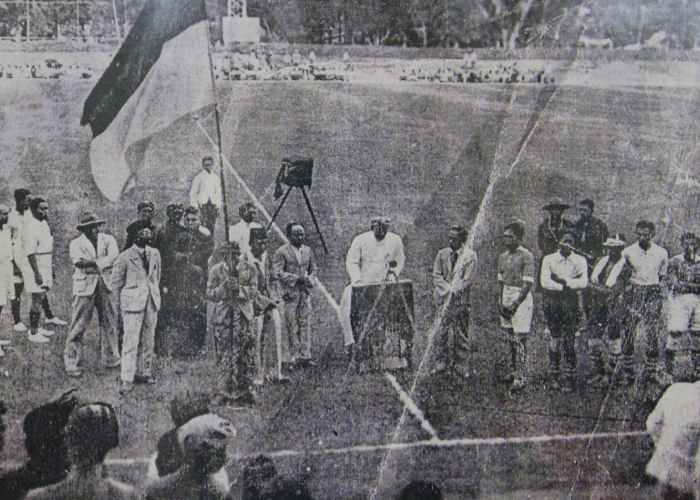 Laga Persis Solo melawan PSIM Jogja dalam pembukaan Stadion Sriwedari, 1933 silam.