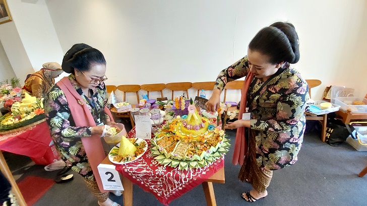 Adu kreativitas ibu-ibu di Kabupaten Boyolali menghias tumpeng di Maxone Hotel, Boyolali Kota, Selasa (12/12/2023).