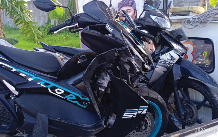 RINGSEK: Kondisi sepeda motor yang terlibat kecelakaan di Jalan Sidoluhur, Desa Cemani, Grogol, kemarin pagi (12/12).