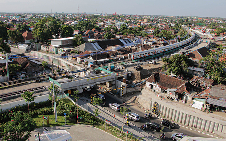 Suasana lalu lintas kawasan Viaduk Gilingan, belum lama ini.