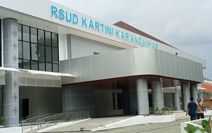 LEBIH REPRESENTATIF: Gedung baru rawat jalan RSUD Karanganyar masih tahap pengerjaan.