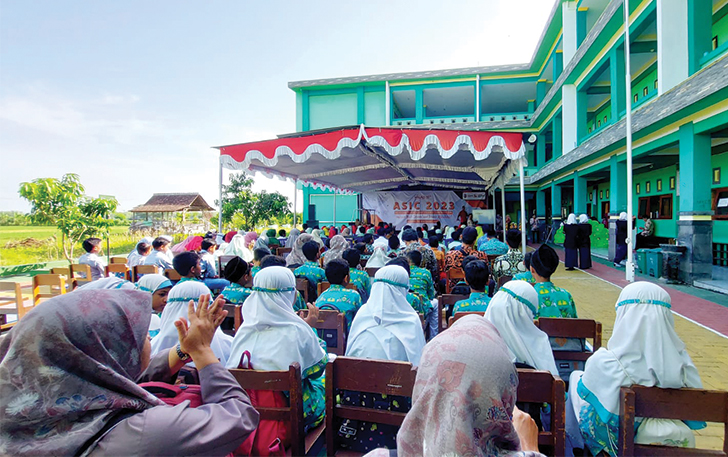 SMP IT Az-Zahra Sragen menyelenggarakan Az-Zahra Science and Islamic Competition (ASIC) dengan tema Improve your science and islamic knowledge, Rabu (20/12).