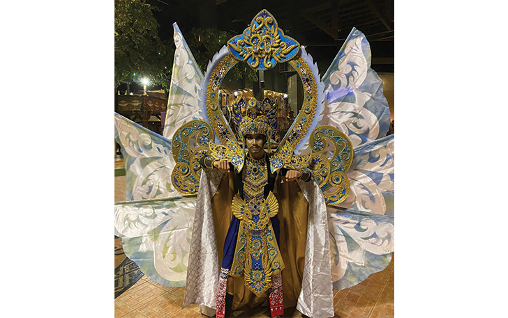 Mahasiswa Prodi Desain Mode Batik ISI Surakarta, Febriyan Valentino meraih Juara 3 Bandung International Artwear Fashion : Art Of Costume 9.0.