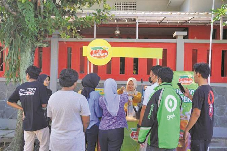 Salah satu booth Es Teh Sulthan Indonesia yang diserbu pembeli.