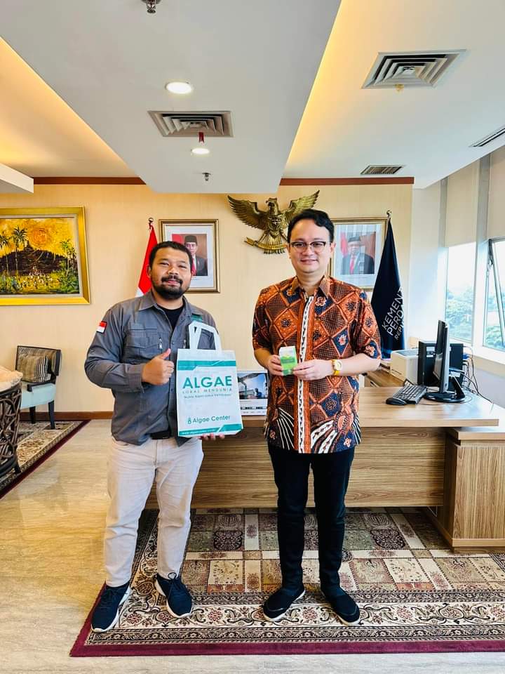 Bersama Wamen Kemendag RI Dr. Jerry Sambuaga (kanan).